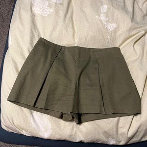 Tory Burch Pleated Shorts Olive Green size 2